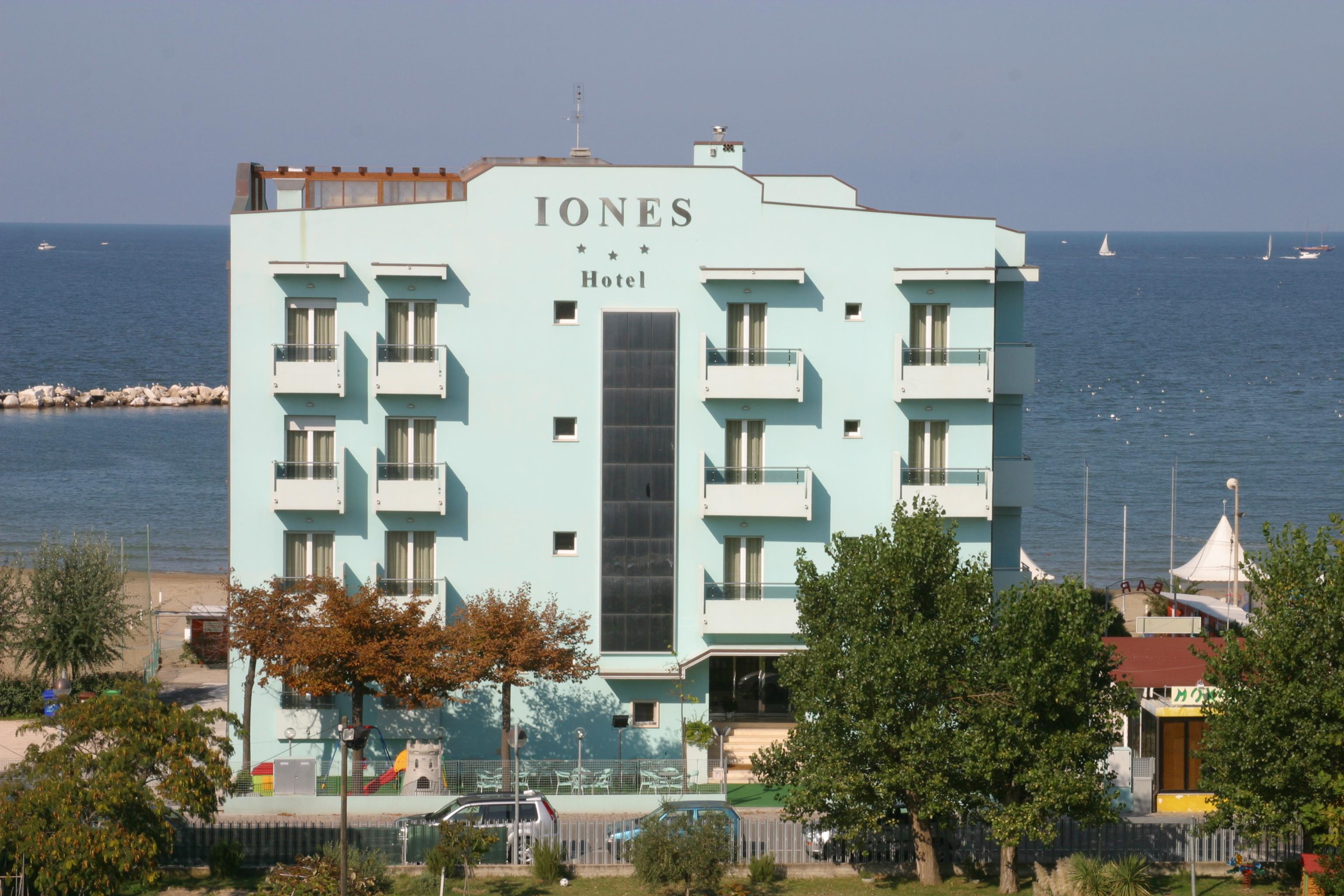 Hotel Iones***