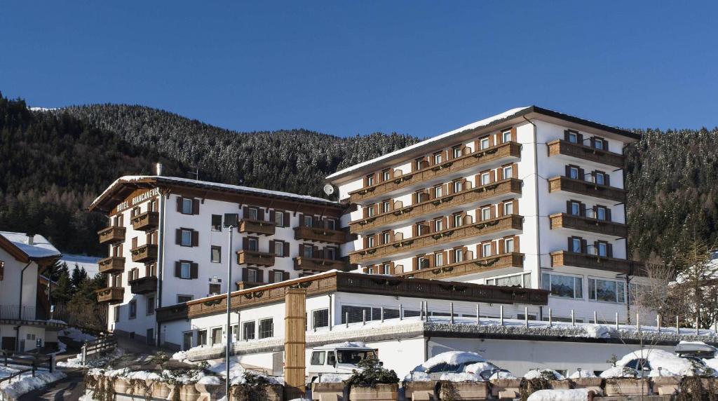 1. Grand hotel Biancaneve