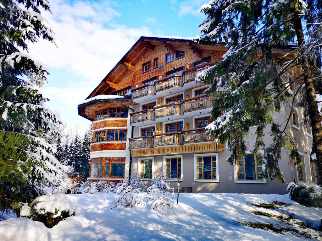 1. Hotel Ribno - lyžařský balíček s denním přejezdem, wellness a polopenzí v ceně