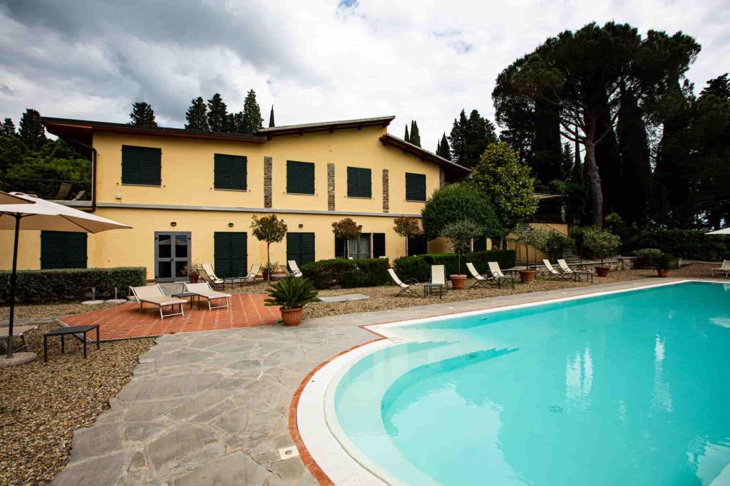 Villa dei Bosconi***