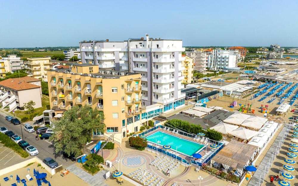 1. Hotel Bikini Tropicana