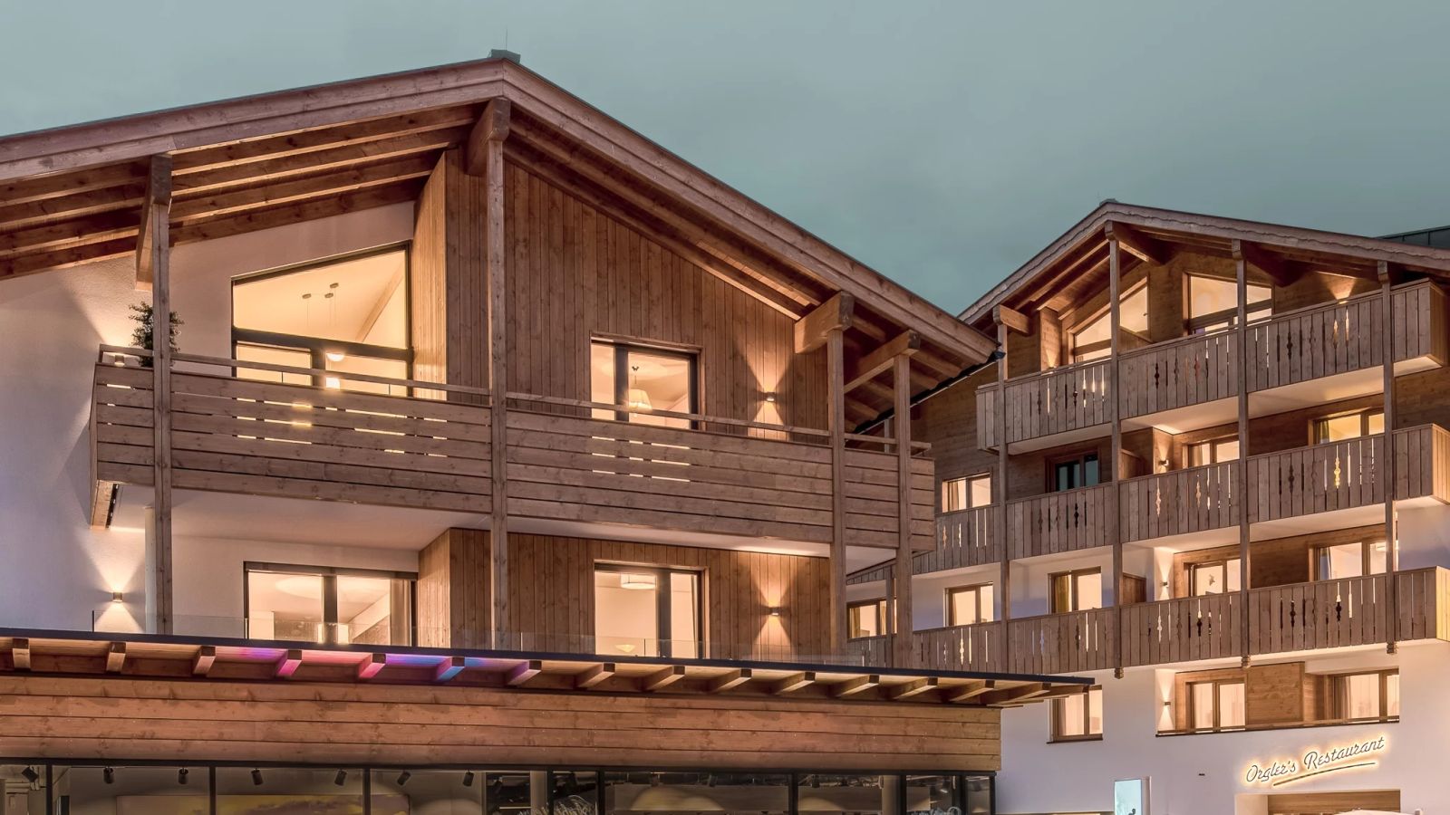 1. AlpenParks Hotel & Apartment Orgler