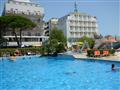 Bazén u hotelu Adria