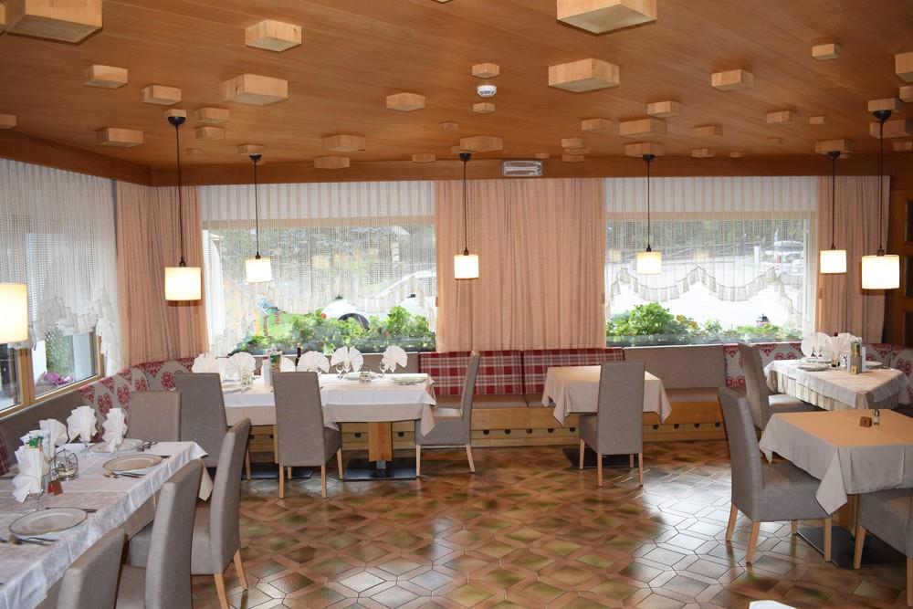 8. Hotel Crepes de Sela