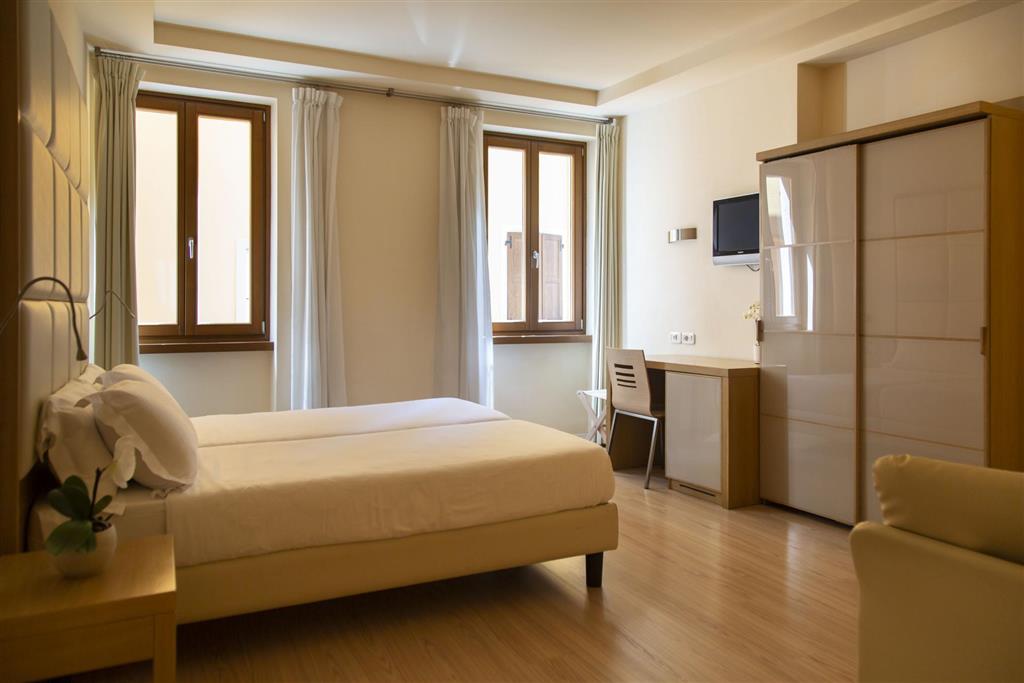 4. Hotel Antico Borgo