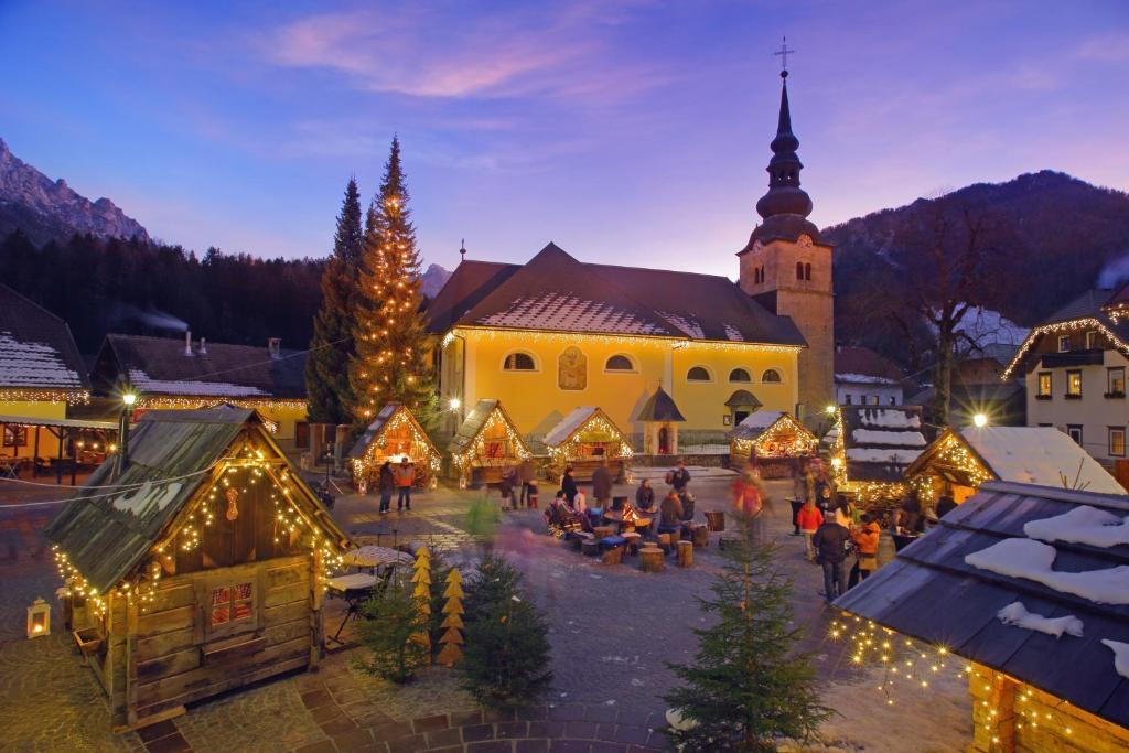 22. Hotel Kompas (se skipasem)