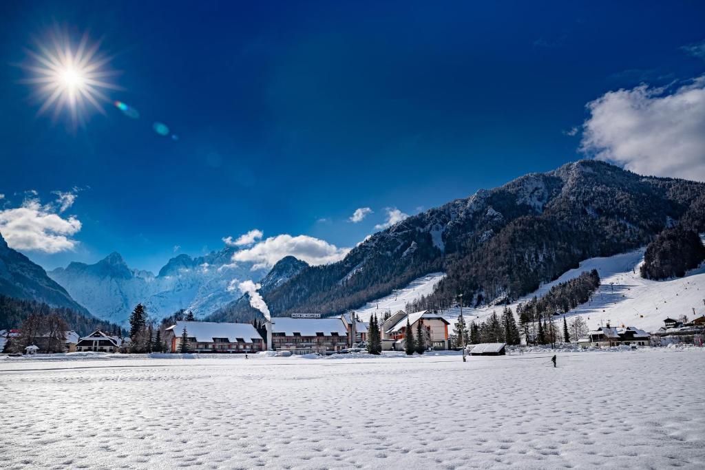 20. Hotel Kompas (se skipasem)