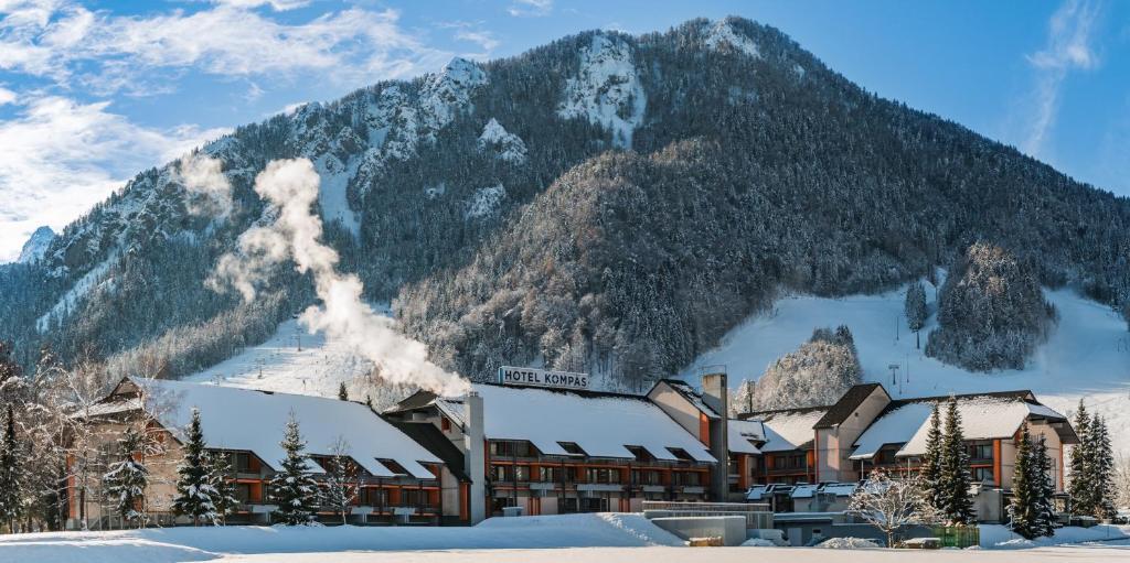 19. Hotel Kompas (se skipasem)