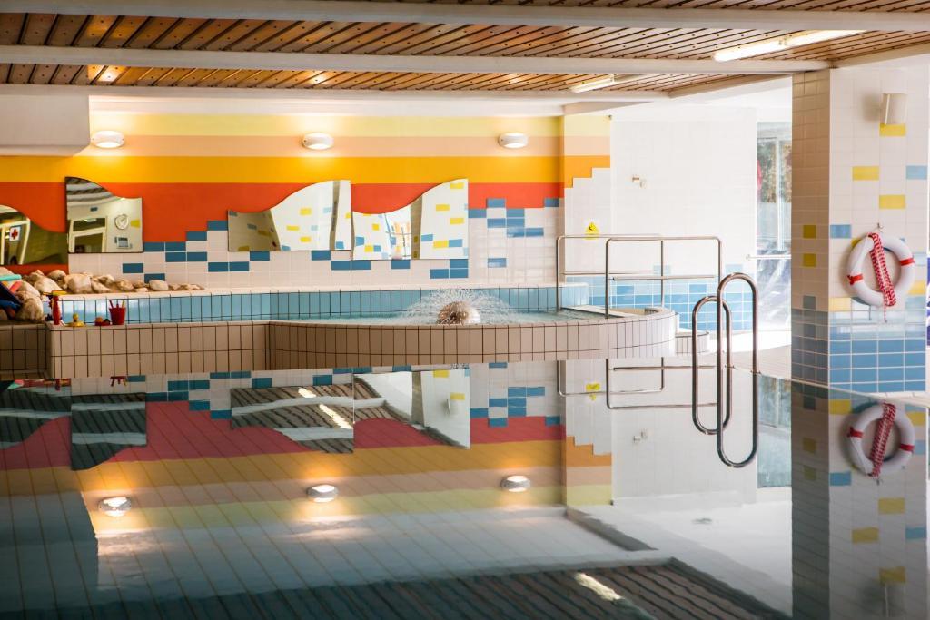 13. Hotel Kompas (se skipasem)