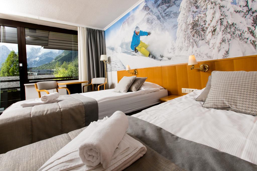 6. Hotel Kompas (se skipasem)