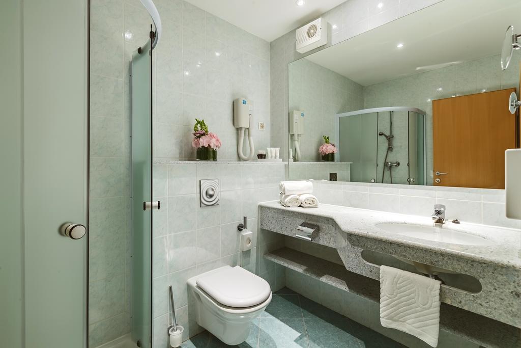 10. Ramada Hotel & Suites (se skipasem)