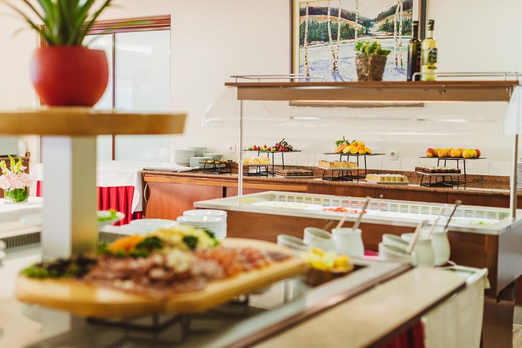 11. Ramada Hotel & Suites (se skipasem)