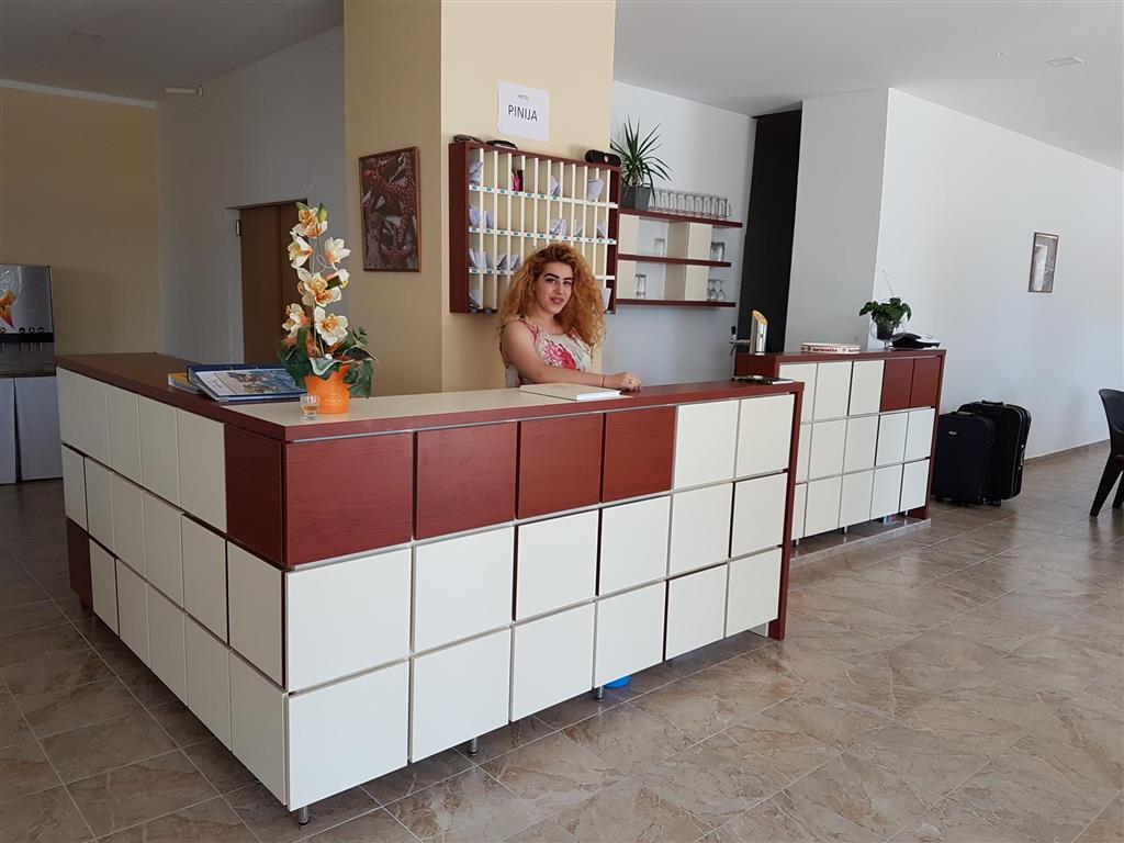13. Hotel Oaza