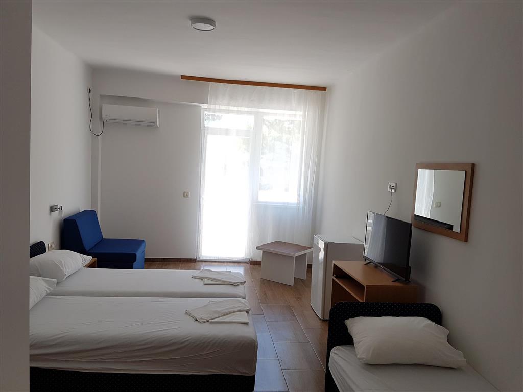 5. Hotel Oaza