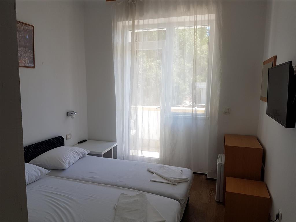 6. Hotel Oaza
