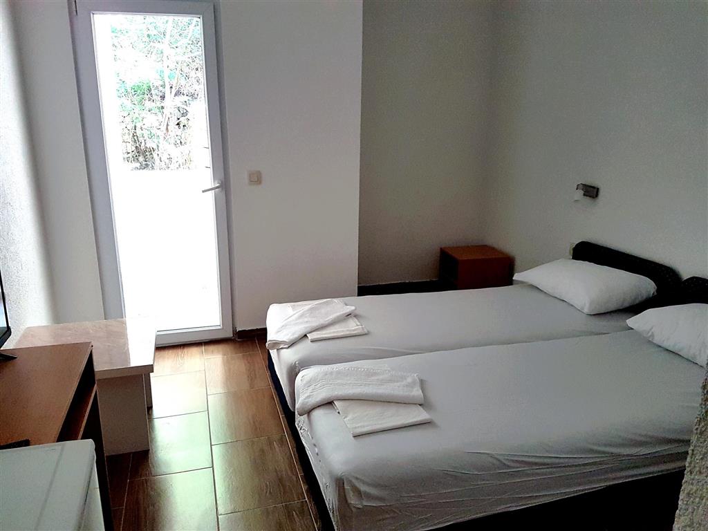 7. Hotel Oaza