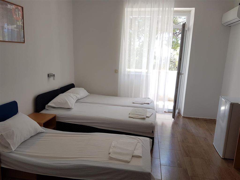 8. Hotel Oaza