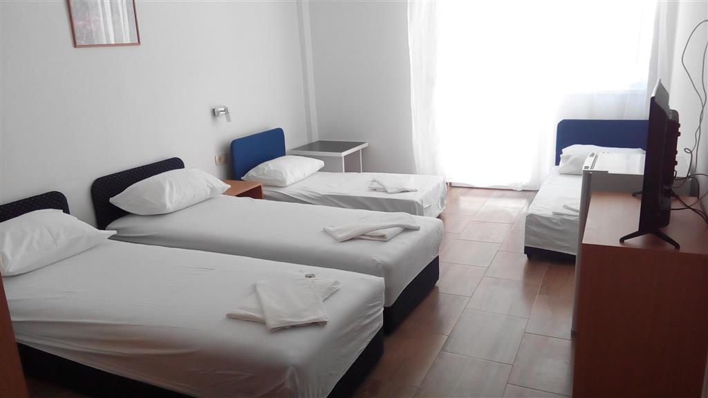 3. Hotel Oaza