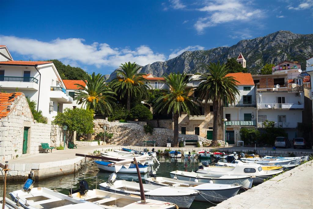 25. Hotel Oaza