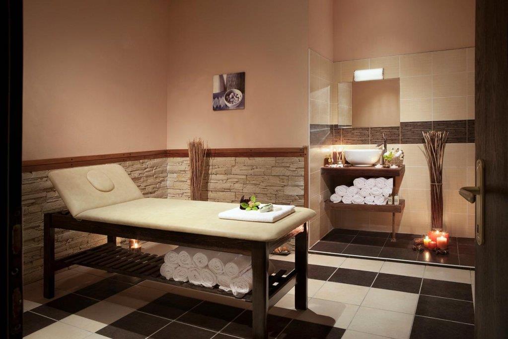 10. Hotel St George Ski & Holiday