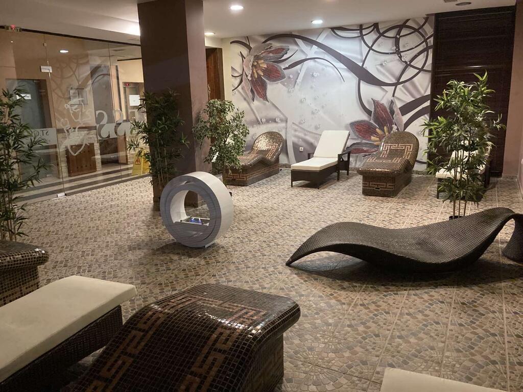 9. Hotel St George Ski & Holiday