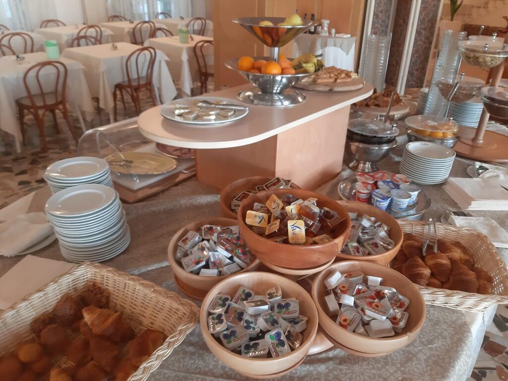 10. Hotel  Adriatica