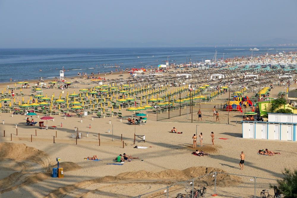 9. Hotel Aura Living