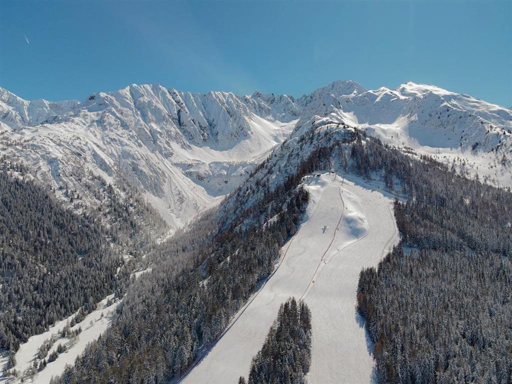 3. 5denní zájezd (denní přejezd) s dopravou, polopenzí a skipasem v ceně – chalet Alpino