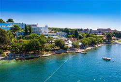 29. Hotel Plavi