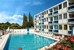 2. Hotel Plavi