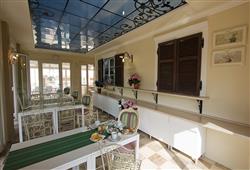 18. Hotel Mocambo