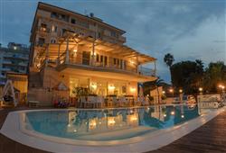 1. Hotel Mocambo
