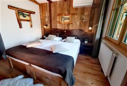 10. Hotel Ribno - lyžařský balíček s denním přejezdem, wellness a polopenzí v ceně
