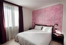 4. Hotel Maraschina