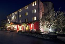 21. Hotel Maraschina