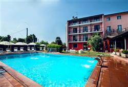 1. Hotel Maraschina