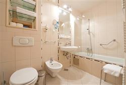 9. Hotel Kompas (se skipasem)