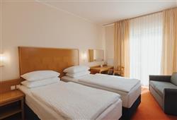 6. Ramada Hotel & Suites (se skipasem)