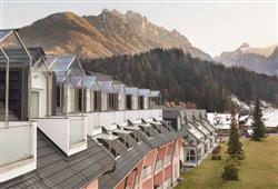 17. Ramada Hotel & Suites (se skipasem)
