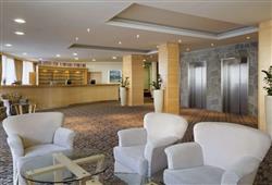 16. Ramada Hotel & Suites (se skipasem)