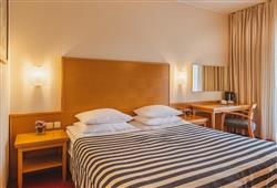 8. Ramada Hotel & Suites (se skipasem)