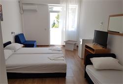 4. Hotel Oaza