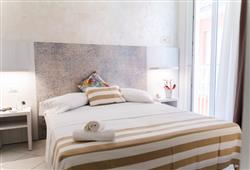 6. Hotel Strand