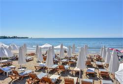 2. Hotel Clover Magic Nova Beach