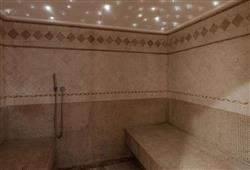 18. Hotel Job