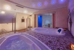 19. Hotel Job
