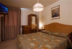8. 5denní zájezd (denní přejezd) s dopravou, polopenzí a skipasem v ceně – chalet Alpino