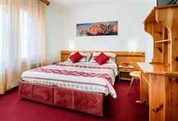 4. 5denní zájezd s dopravou, polopenzí a skipasem v ceně – hotel Coldai