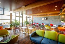 23. Hotel Eco Bohinj - lyžařský balíček s denním přejezdem, vstupem do aquaparku a polopenzí v ceně