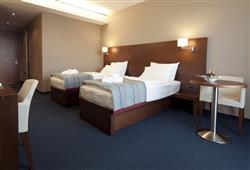 6. Hotel Eco Bohinj - lyžařský balíček s denním přejezdem, vstupem do aquaparku a polopenzí v ceně